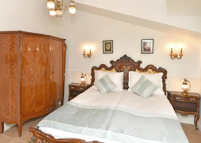 Royal Hotel